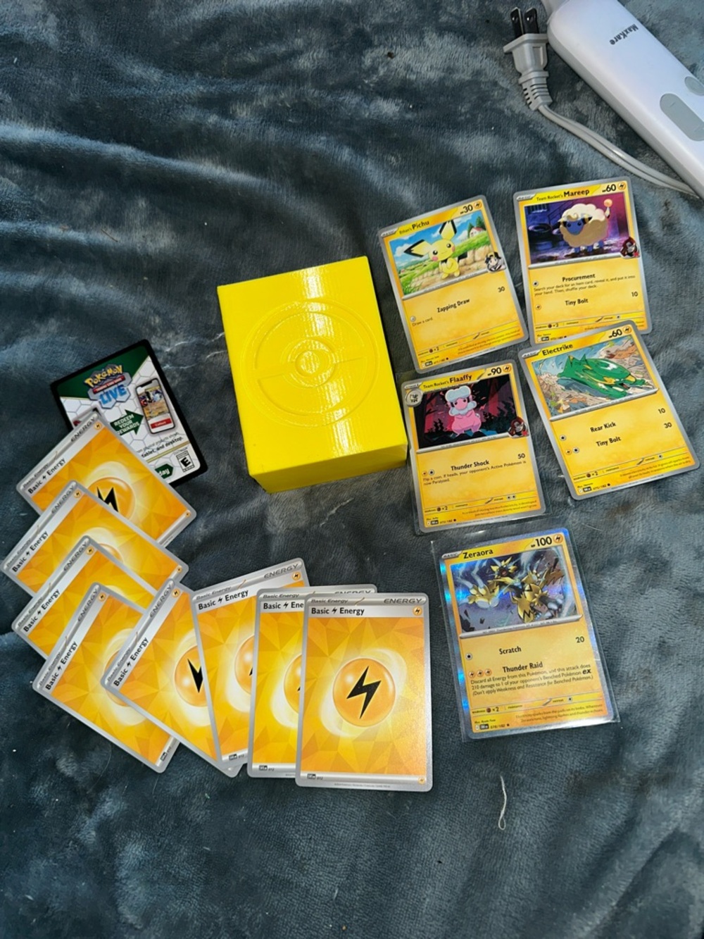 Pokemon destined rivals electric ⚡️ Pokemon energy and yellow deck box New